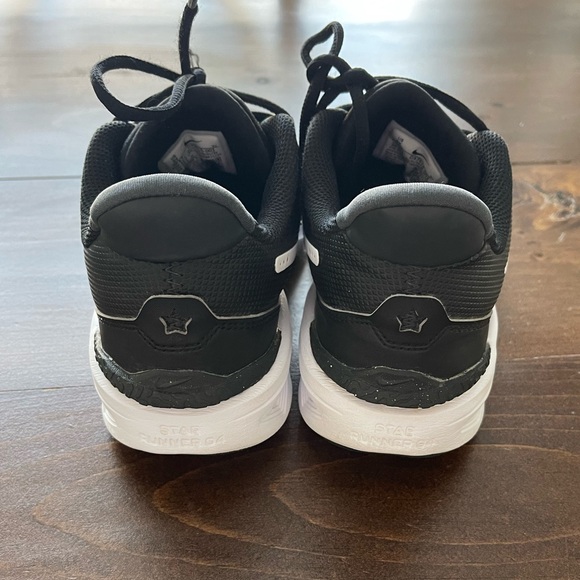 Boy’s Nike Star Runner 4 Running Shoe - Picture 4 of 8